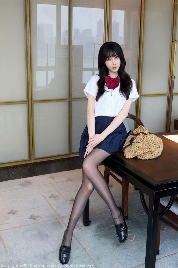    [秀人网XiuRen] NO.10766 玥儿玥er - 学院风JK水手服与黑丝美腿室内私房写真第10张图片