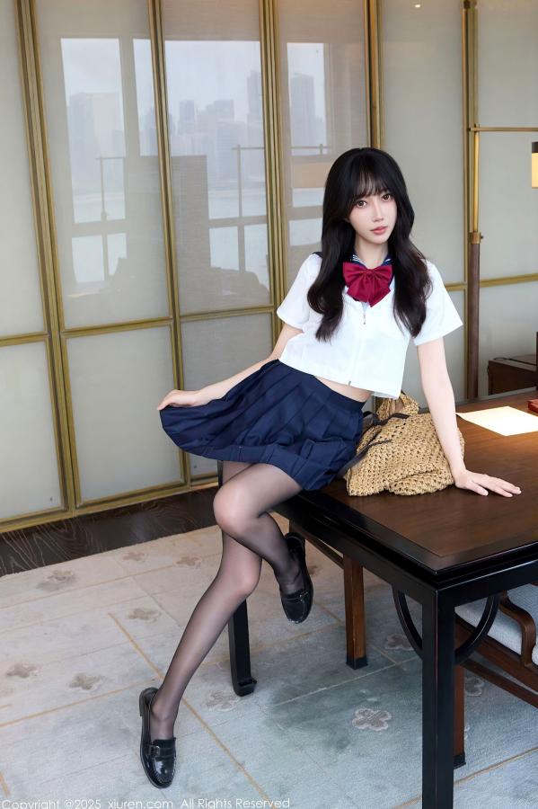    [秀人网XiuRen] NO.10766 玥儿玥er - 学院风JK水手服与黑丝美腿室内私房写真第14张图片