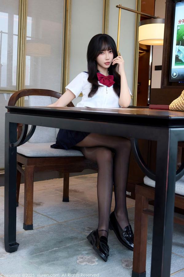   [秀人网XiuRen] NO.10766 玥儿玥er - 学院风JK水手服与黑丝美腿室内私房写真第16张图片