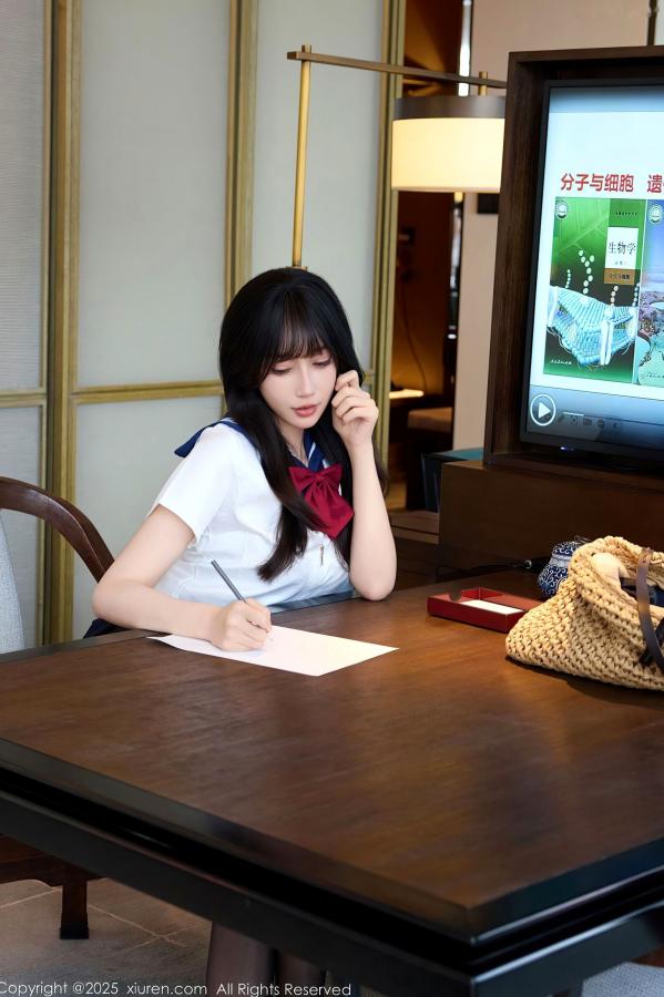    [秀人网XiuRen] NO.10766 玥儿玥er - 学院风JK水手服与黑丝美腿室内私房写真第18张图片