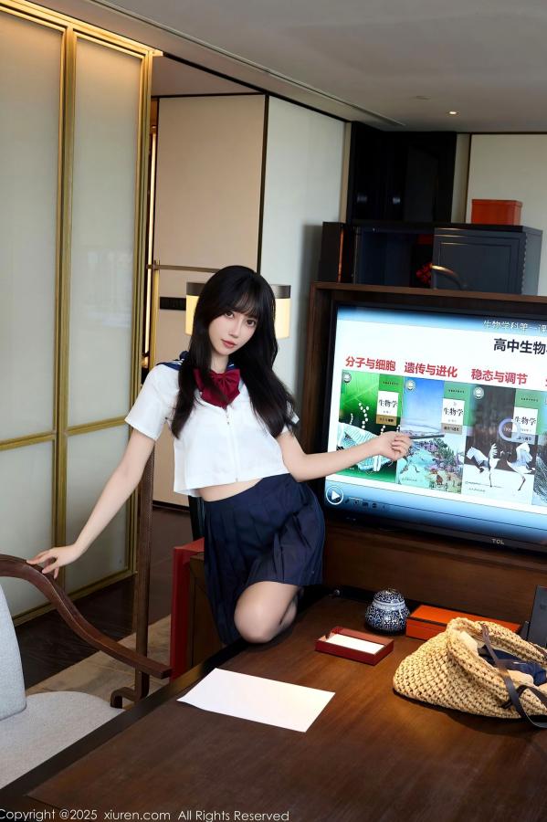    [秀人网XiuRen] NO.10766 玥儿玥er - 学院风JK水手服与黑丝美腿室内私房写真第22张图片