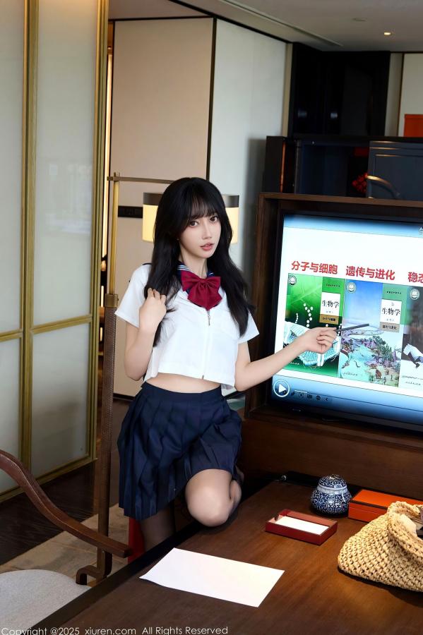    [秀人网XiuRen] NO.10766 玥儿玥er - 学院风JK水手服与黑丝美腿室内私房写真第23张图片