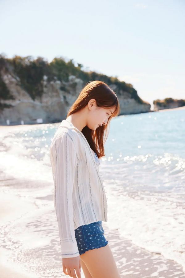   里仲菜月《おとなっちゃん！Vol.2》海边沙滩阳光清纯比基尼写真第1张图片