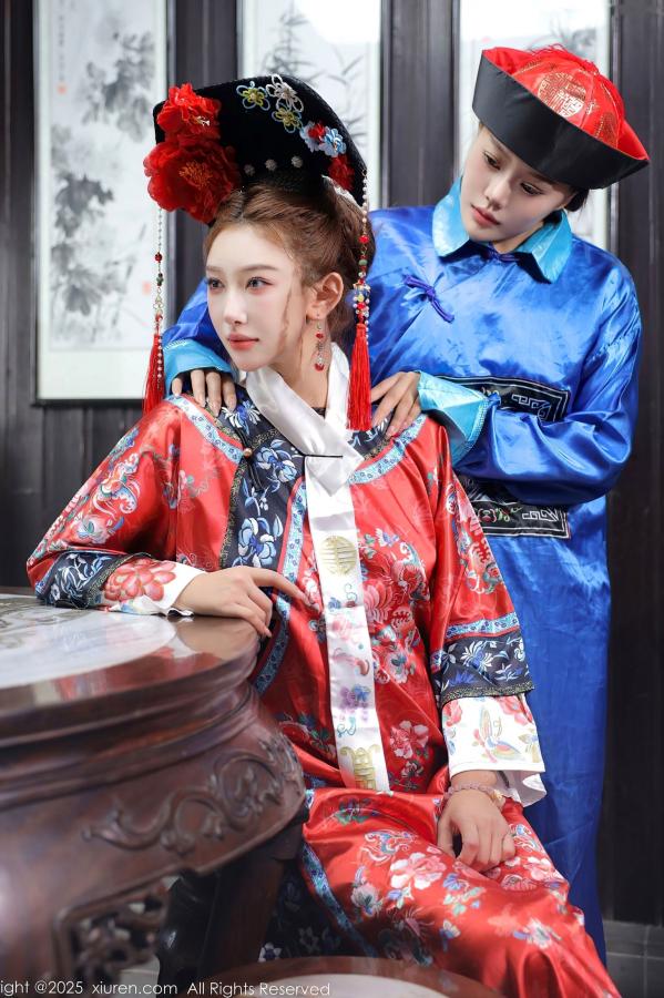 金允希Yuki  金允希  [秀人网XiuRen] NO.10762 金允希&Yuki - 清代宫廷古装cos 姐妹花闺房激情互动 大尺度古风诱惑写真第9张图片