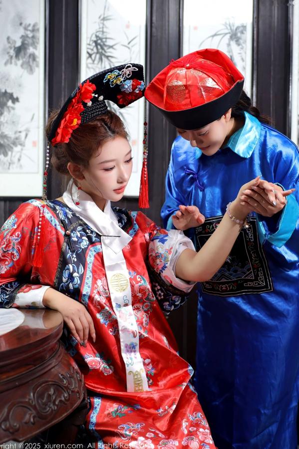 金允希Yuki  金允希  [秀人网XiuRen] NO.10762 金允希&Yuki - 清代宫廷古装cos 姐妹花闺房激情互动 大尺度古风诱惑写真第12张图片