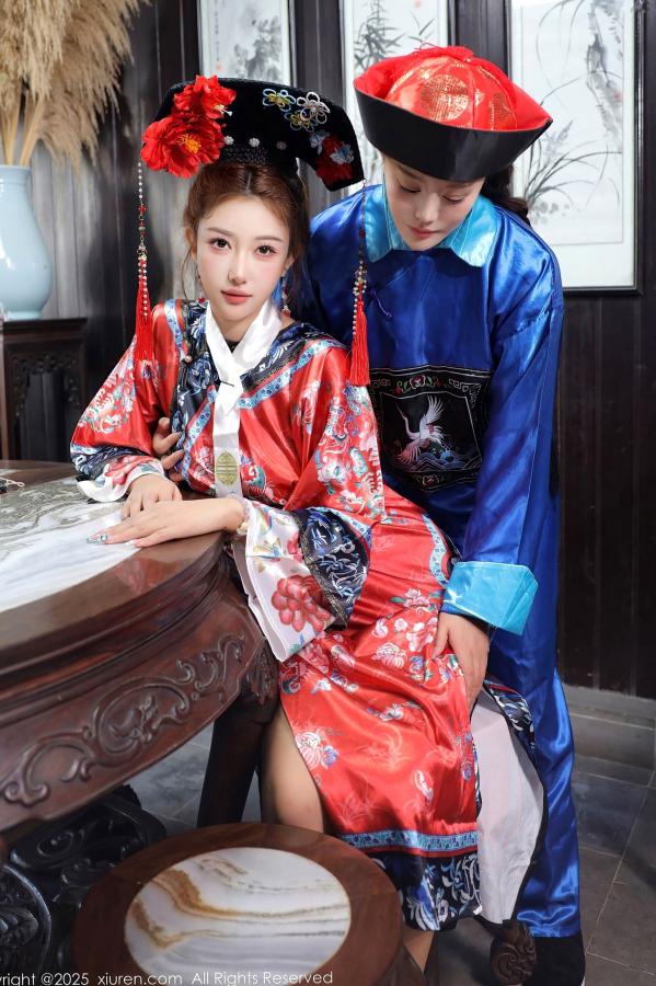 金允希Yuki  金允希  [秀人网XiuRen] NO.10762 金允希&Yuki - 清代宫廷古装cos 姐妹花闺房激情互动 大尺度古风诱惑写真第24张图片
