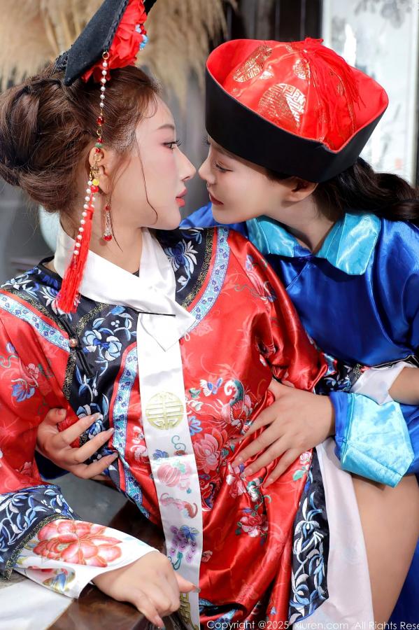 金允希Yuki  金允希  [秀人网XiuRen] NO.10762 金允希&Yuki - 清代宫廷古装cos 姐妹花闺房激情互动 大尺度古风诱惑写真第29张图片