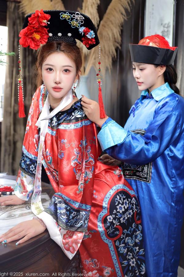 金允希Yuki  金允希  [秀人网XiuRen] NO.10762 金允希&Yuki - 清代宫廷古装cos 姐妹花闺房激情互动 大尺度古风诱惑写真第31张图片