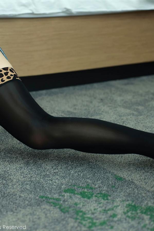    XiuRen秀人网-10759-小肉肉咪-野性豹纹内衣黑丝美腿私房性感写真第23张图片