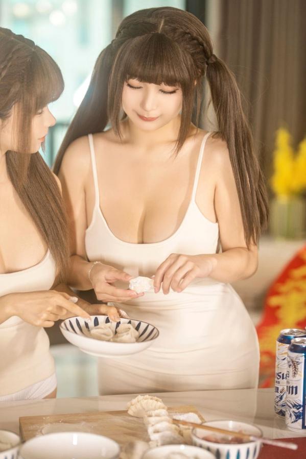   蠢沫沫-浅安安-双人新年贺岁家居私房性感诱惑写真第9张图片
