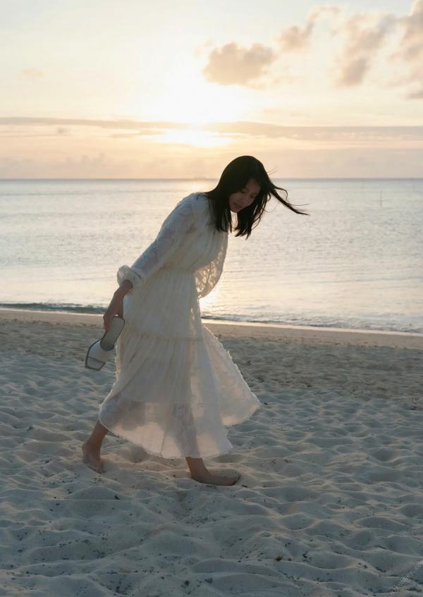    志田音々《ねぇね～ - Another Edition -》清纯比基尼与夜景私房写真第11张图片