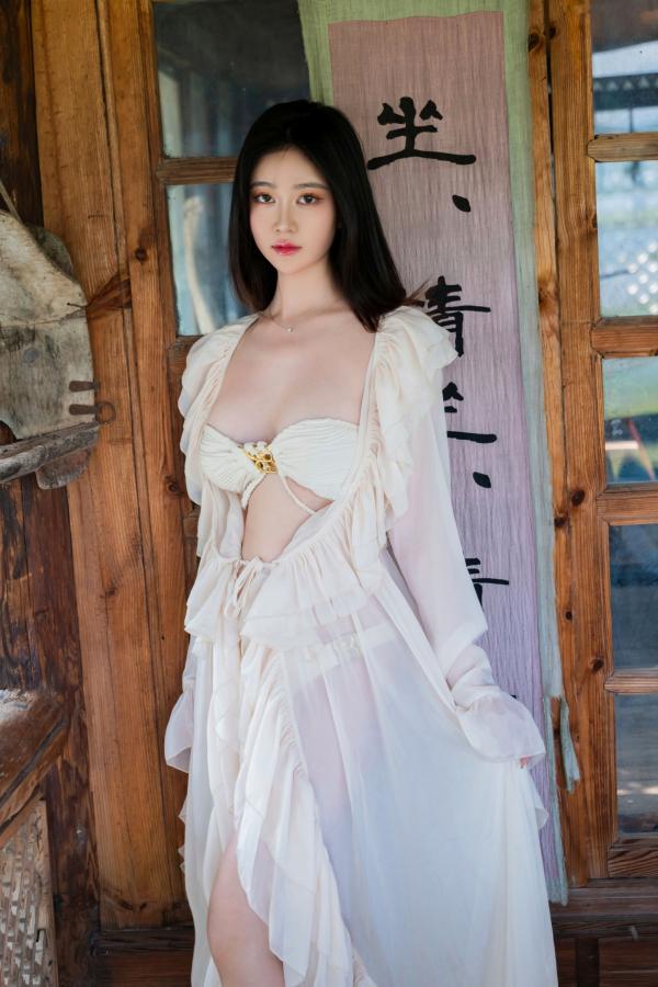 年年Nnian 年年  年年-浅夏：清纯女神白色轻纱私房写真 户外凉亭性感诱惑美图第4张图片