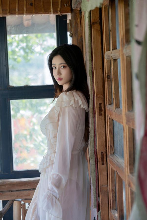 年年Nnian 年年  年年-浅夏：清纯女神白色轻纱私房写真 户外凉亭性感诱惑美图第5张图片