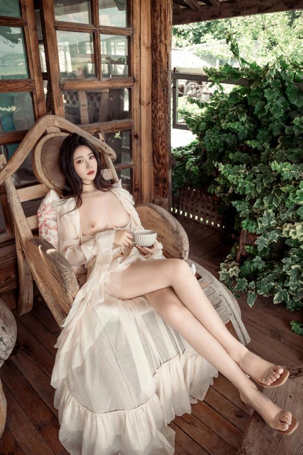 年年Nnian 年年  年年-浅夏：清纯女神白色轻纱私房写真 户外凉亭性感诱惑美图第15张图片