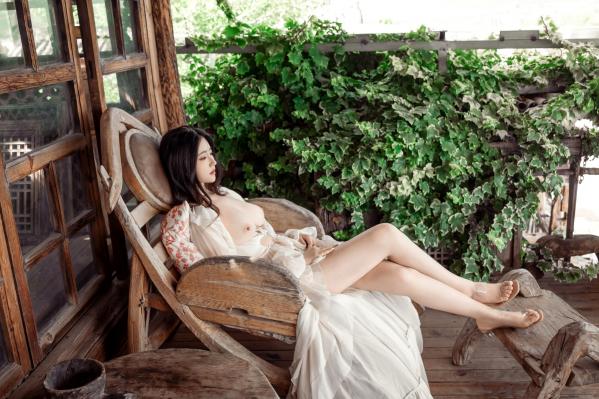 年年Nnian 年年  年年-浅夏：清纯女神白色轻纱私房写真 户外凉亭性感诱惑美图第18张图片