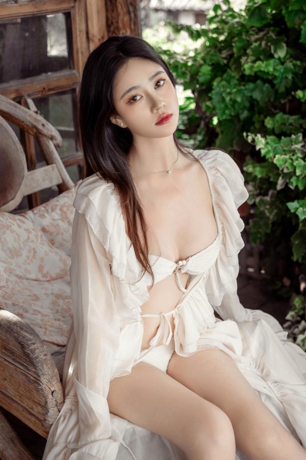 年年Nnian 年年  年年-浅夏：清纯女神白色轻纱私房写真 户外凉亭性感诱惑美图第25张图片