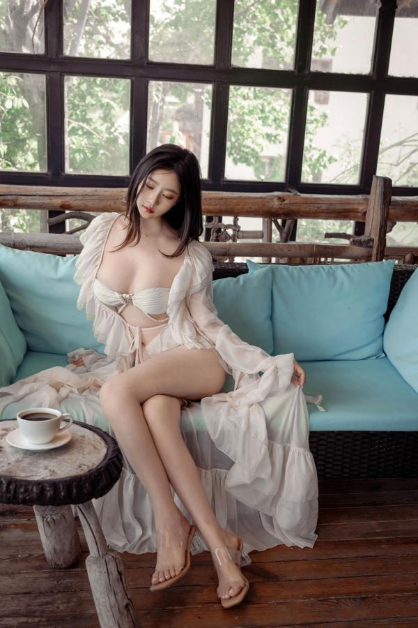 年年Nnian 年年  年年-浅夏：清纯女神白色轻纱私房写真 户外凉亭性感诱惑美图第48张图片