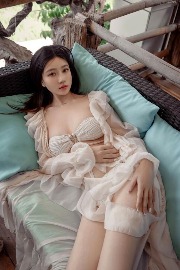 年年Nnian 年年  年年-浅夏：清纯女神白色轻纱私房写真 户外凉亭性感诱惑美图第53张图片