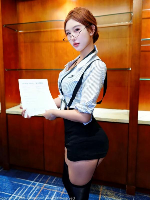 金允希Yuki  金允希  XiuRen秀人网-11104-金允希Yuki-性感职场OL条纹衬衫黑短裙吊带黑丝诱惑私房套图-2025.12.12第1张图片