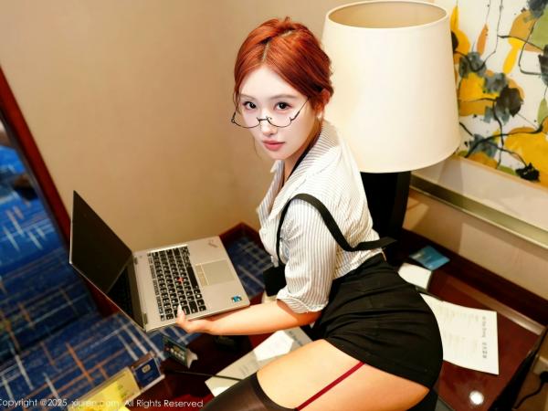 金允希Yuki  金允希  XiuRen秀人网-11104-金允希Yuki-性感职场OL条纹衬衫黑短裙吊带黑丝诱惑私房套图-2025.12.12第28张图片