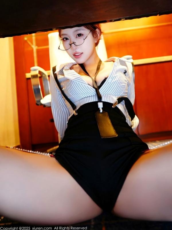 金允希Yuki  金允希  XiuRen秀人网-11104-金允希Yuki-性感职场OL条纹衬衫黑短裙吊带黑丝诱惑私房套图-2025.12.12第64张图片