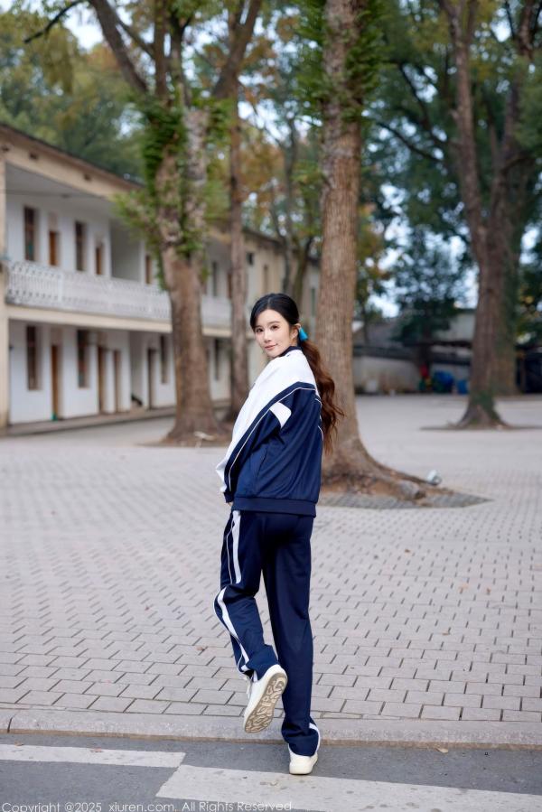    秀人网 NO.11103 小肉肉咪 - 校园风蓝白校服与红色内衣反差美感写真第2张图片
