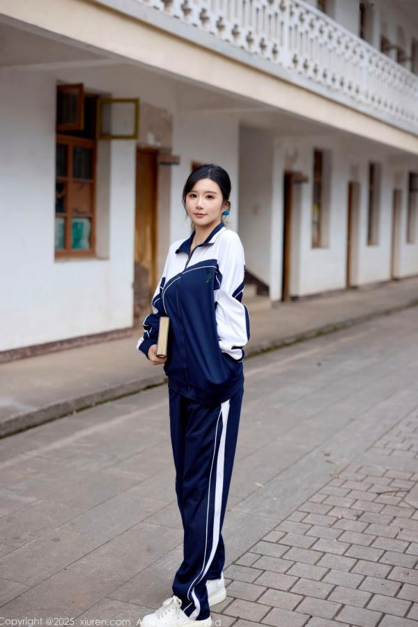   秀人网 NO.11103 小肉肉咪 - 校园风蓝白校服与红色内衣反差美感写真第17张图片