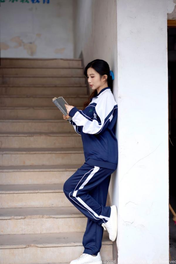    秀人网 NO.11103 小肉肉咪 - 校园风蓝白校服与红色内衣反差美感写真第20张图片