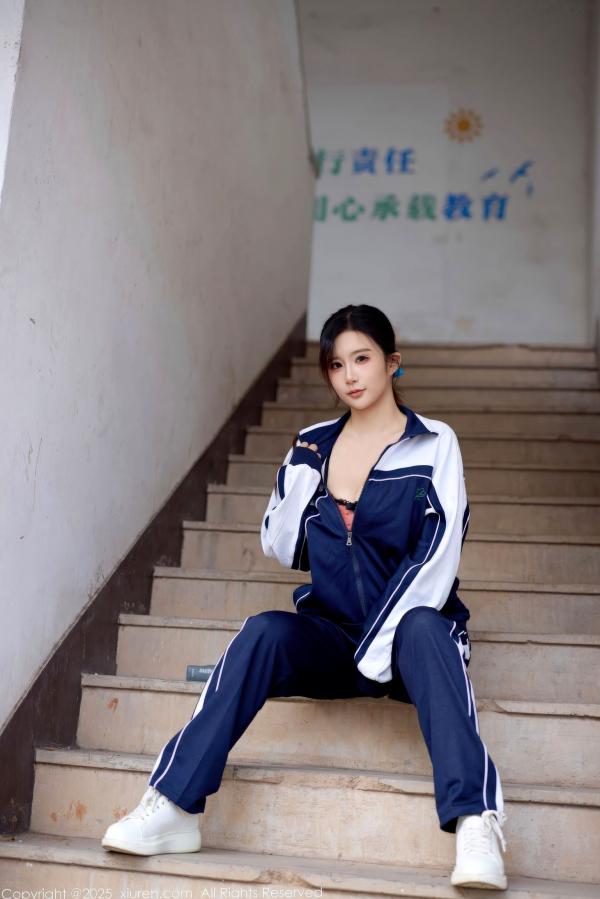    秀人网 NO.11103 小肉肉咪 - 校园风蓝白校服与红色内衣反差美感写真第23张图片