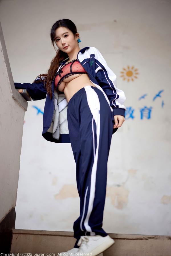    秀人网 NO.11103 小肉肉咪 - 校园风蓝白校服与红色内衣反差美感写真第27张图片