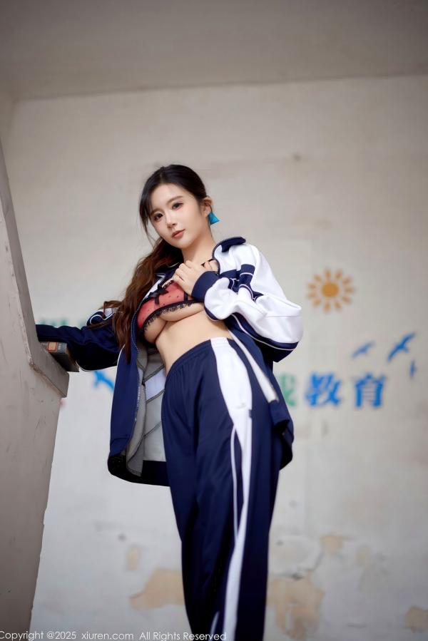    秀人网 NO.11103 小肉肉咪 - 校园风蓝白校服与红色内衣反差美感写真第28张图片