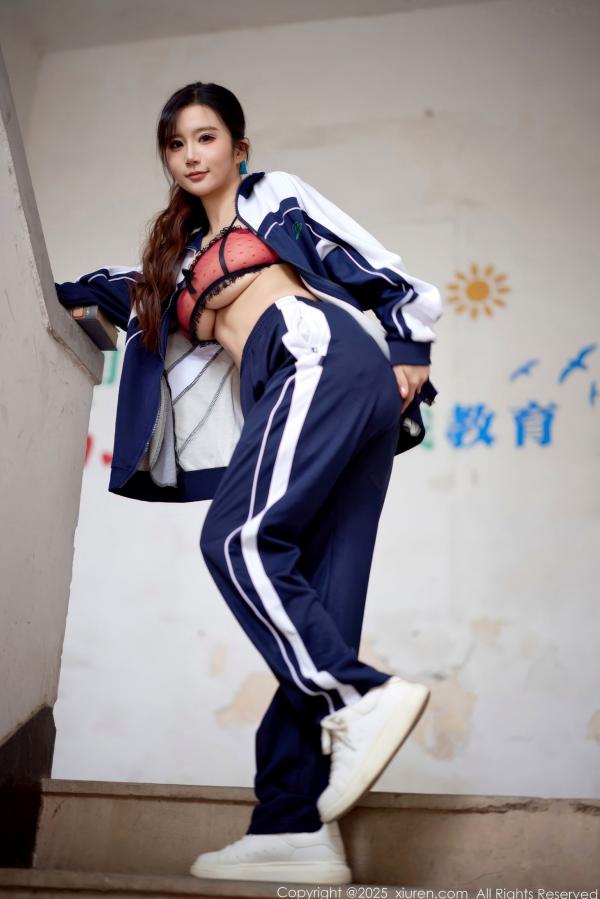    秀人网 NO.11103 小肉肉咪 - 校园风蓝白校服与红色内衣反差美感写真第29张图片