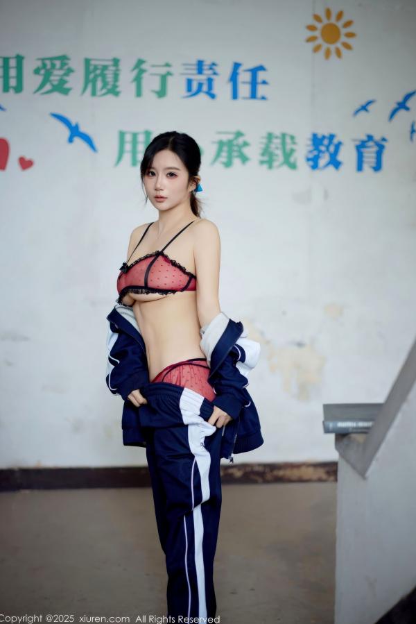    秀人网 NO.11103 小肉肉咪 - 校园风蓝白校服与红色内衣反差美感写真第38张图片