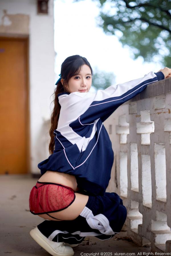    秀人网 NO.11103 小肉肉咪 - 校园风蓝白校服与红色内衣反差美感写真第45张图片