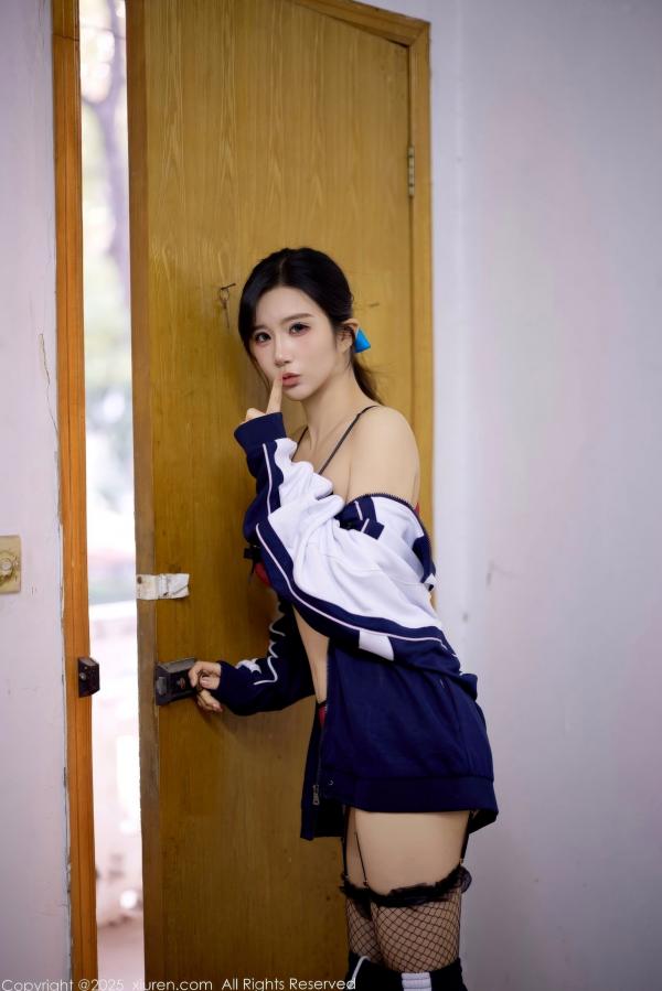    秀人网 NO.11103 小肉肉咪 - 校园风蓝白校服与红色内衣反差美感写真第53张图片