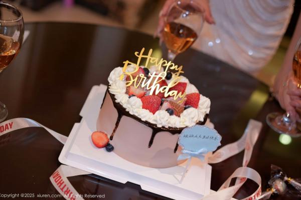    XiuRen秀人网 NO.11080 Twins桃桃&天夭 姐妹花生日派对性感蕾丝内衣透视丝袜私房诱惑写真第7张图片