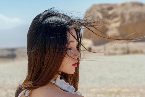 年年Nnian 年年  《年年-风》大漠风情白裙写真 户外优雅气质性感女神第17张图片
