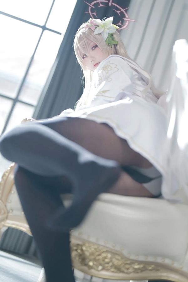    lunananya - 蔚蓝档案 桐藤渚 圣洁制服与优雅黑丝美腿Cosplay写真第2张图片