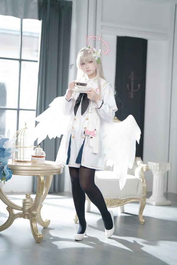    lunananya - 蔚蓝档案 桐藤渚 圣洁制服与优雅黑丝美腿Cosplay写真第4张图片