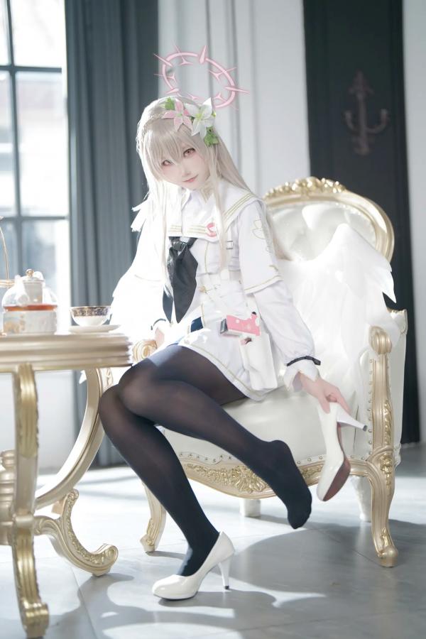    lunananya - 蔚蓝档案 桐藤渚 圣洁制服与优雅黑丝美腿Cosplay写真第18张图片