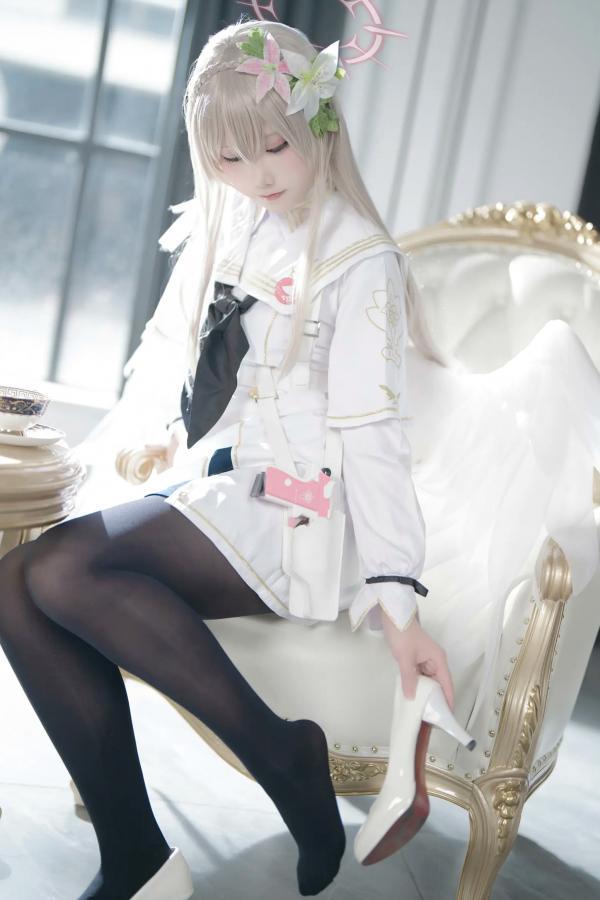    lunananya - 蔚蓝档案 桐藤渚 圣洁制服与优雅黑丝美腿Cosplay写真第19张图片