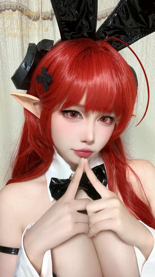    Dakki伊 - 碧蓝航线兴登堡黑皮兔女郎COS自拍性感魅惑写真第1张图片