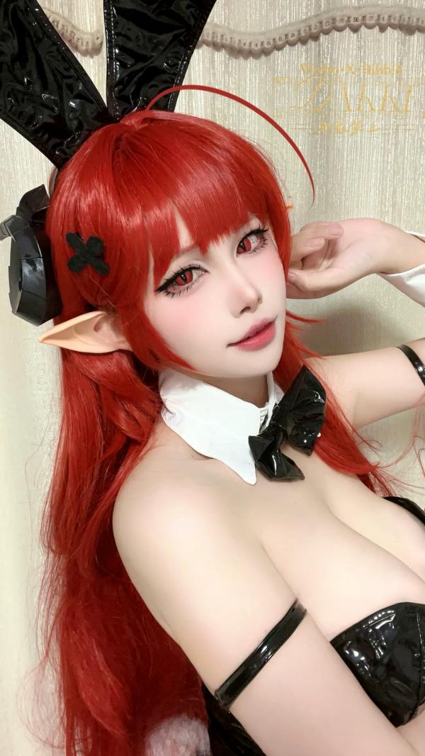    Dakki伊 - 碧蓝航线兴登堡黑皮兔女郎COS自拍性感魅惑写真第4张图片