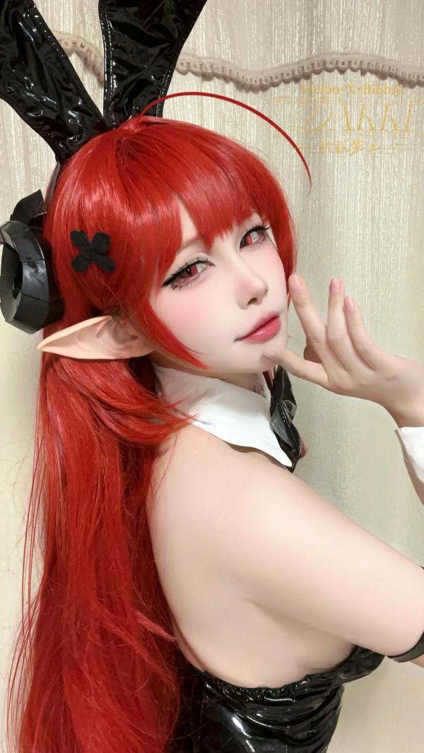    Dakki伊 - 碧蓝航线兴登堡黑皮兔女郎COS自拍性感魅惑写真第9张图片