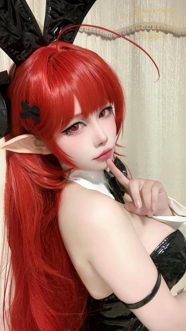   Dakki伊 - 碧蓝航线兴登堡黑皮兔女郎COS自拍性感魅惑写真第11张图片