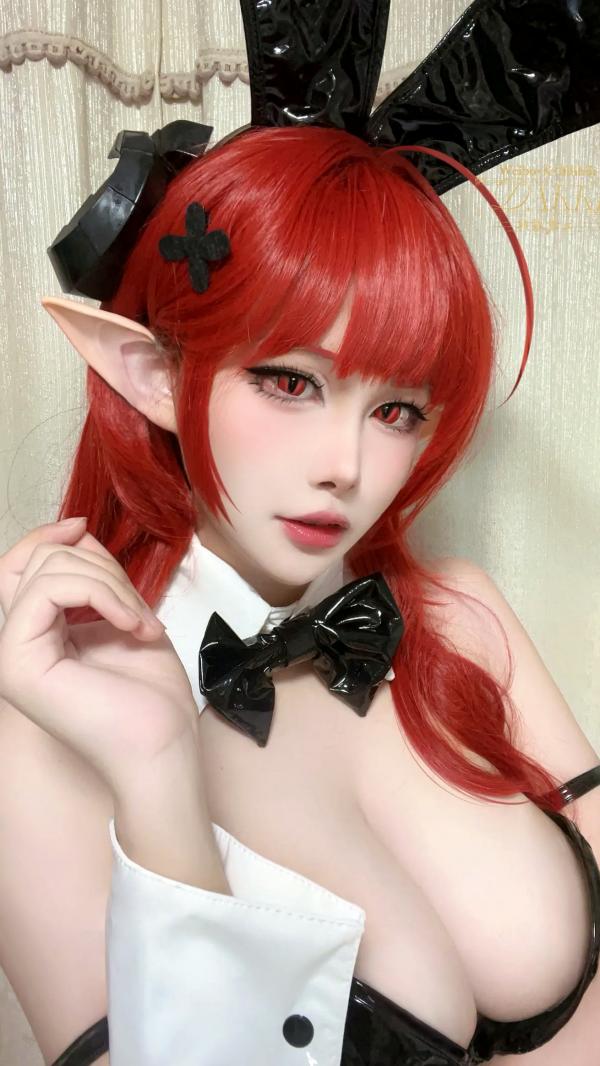    Dakki伊 - 碧蓝航线兴登堡黑皮兔女郎COS自拍性感魅惑写真第24张图片