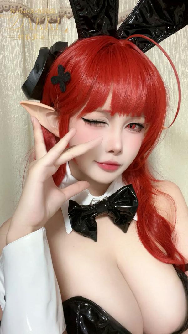    Dakki伊 - 碧蓝航线兴登堡黑皮兔女郎COS自拍性感魅惑写真第25张图片