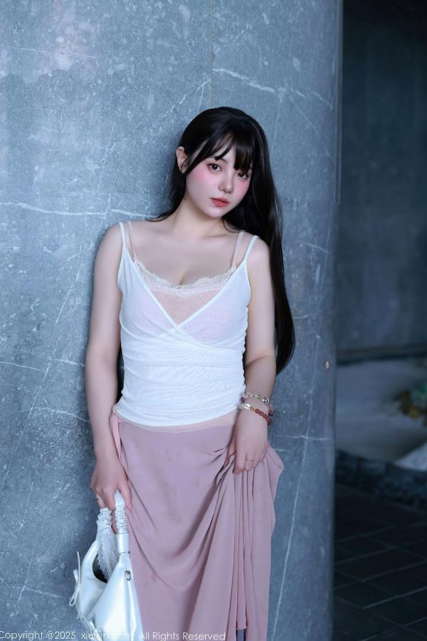    XiuRen秀人网 NO.10746 软情 粉色羽毛内衣私房写真 曼妙身姿性感诱惑第7张图片
