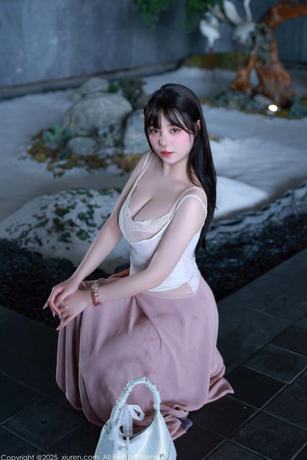    XiuRen秀人网 NO.10746 软情 粉色羽毛内衣私房写真 曼妙身姿性感诱惑第9张图片
