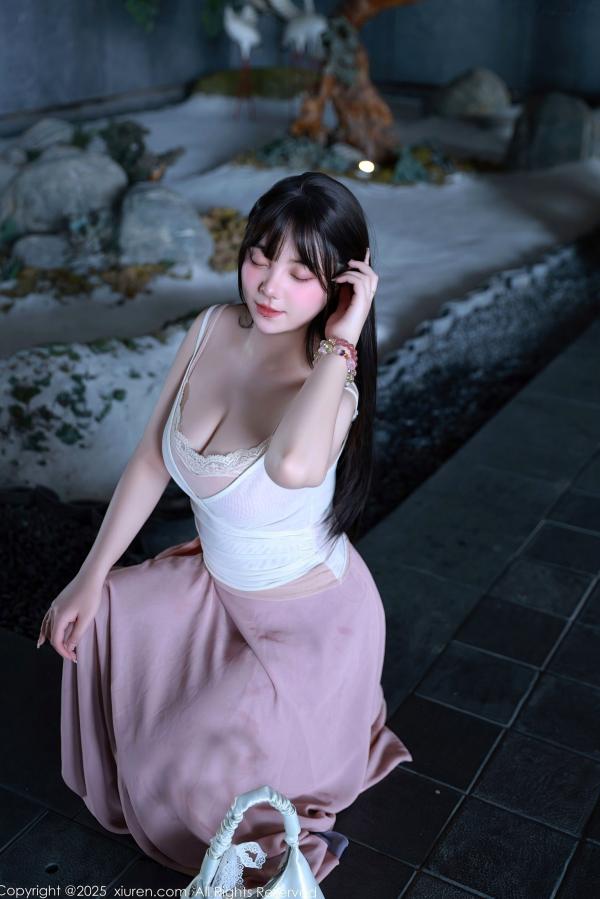    XiuRen秀人网 NO.10746 软情 粉色羽毛内衣私房写真 曼妙身姿性感诱惑第10张图片